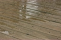 デッキに降る雨
