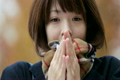 「紅葉バックに微笑む女子高生アップ」の映像素材 [2788960]